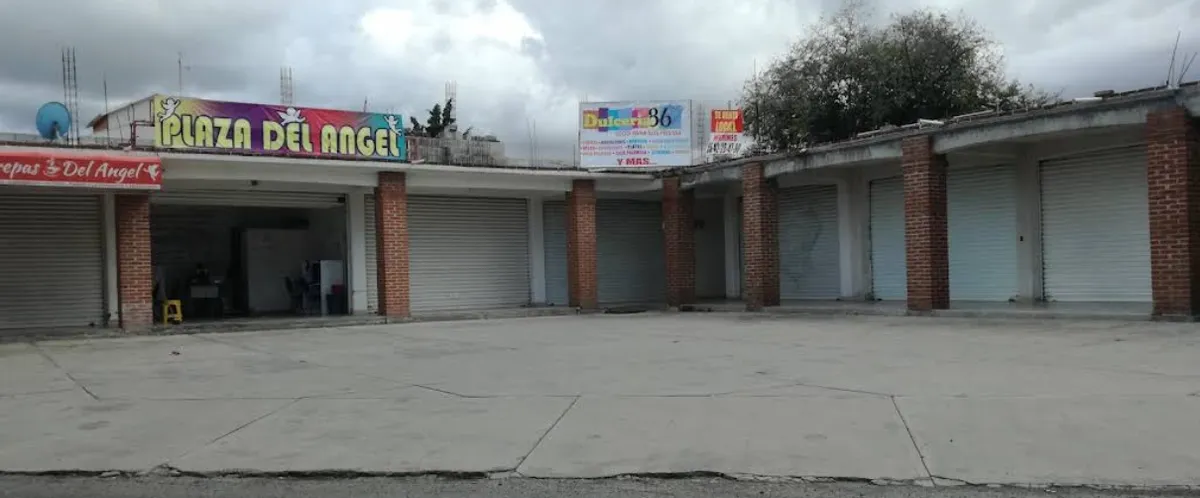 Referencia cercana al salón